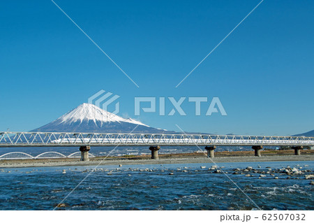 富士山と新幹線 62507032