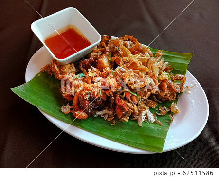 Fried Soft Shell Crab with Garlic on white plate Fried Soft Shell Crab with Garlic on white plate 62511586