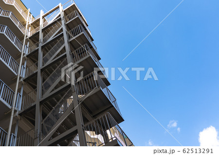 旧耐震基準の分譲マンション　非常階段 62513291