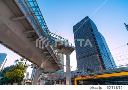 日本の東京都市景観　浜松町駅や歩行者専用道第8号線工事などを望む 62518594