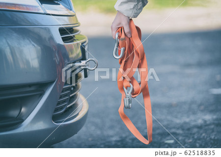 woman assembling towing hook to a broken car 62518835