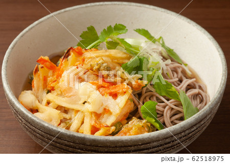 かき揚げそば 62518975