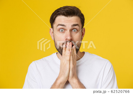 young bearded man looking amazed in to the camera 62520766
