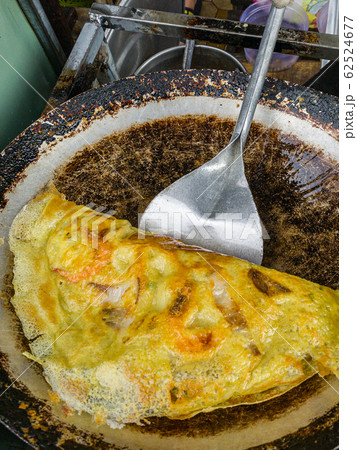 Vietnamese fried crepe stuffed with pork and shrimp- Banh Xeo 62524677