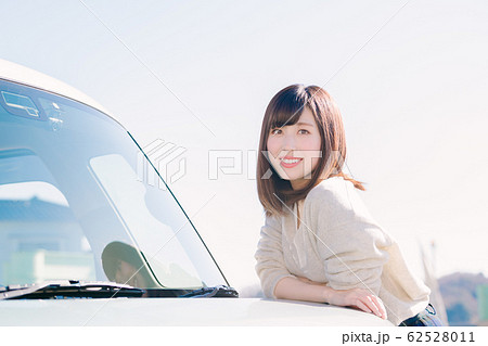 若い女性 ドライブ 若い女性 ドライブ 62528011