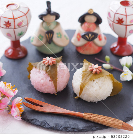 ひな祭り かわいい桜餅の写真素材