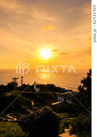 越前岬の夕暮れ 62532405