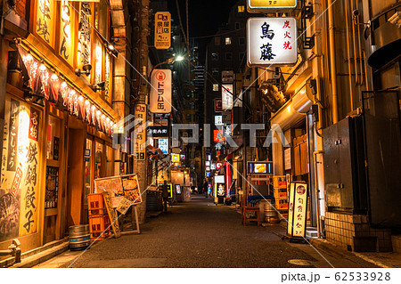 《東京都》新橋・飲み屋街 《東京都》新橋・飲み屋街 62533928