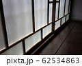 日本家屋の窓 62534863