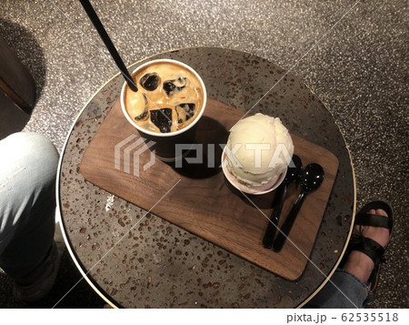 カフェ コーヒー 室内 62535518