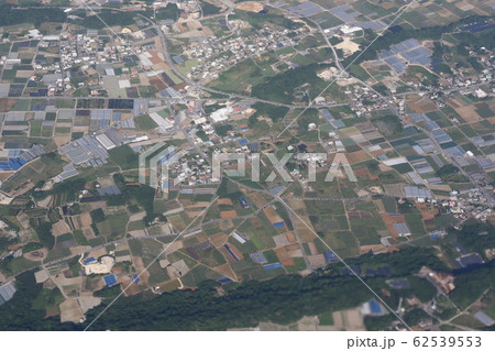 沖縄県本島南部付近を上空から捉えた空撮写真 沖縄県本島南部付近を上空から捉えた空撮写真 62539553