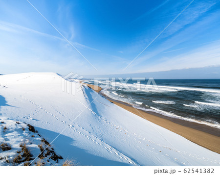 雪景色の鳥取砂丘 雪景色の鳥取砂丘 62541382