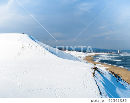 雪景色の鳥取砂丘 雪景色の鳥取砂丘 62541386