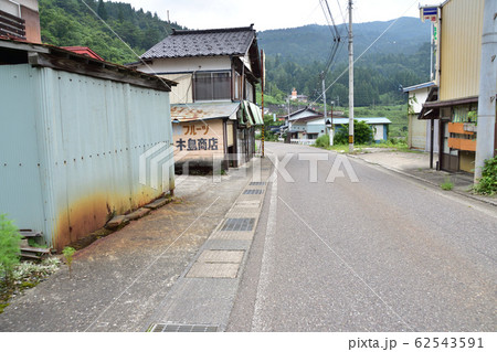 大糸線と姫川と国道148号線の風景 62543591