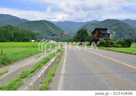 大糸線と姫川と国道148号線の風景 62543606