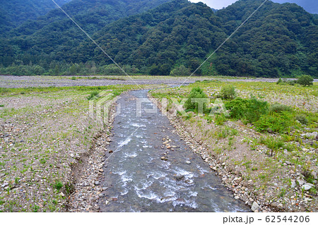 大糸線と姫川と国道148号線の風景 62544206