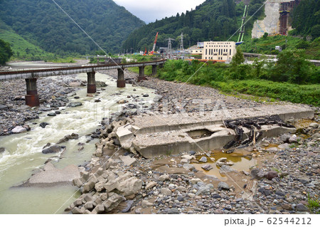 大糸線と姫川と国道148号線の風景 62544212