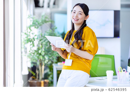 女性 オフィス 女性 オフィス 62546395