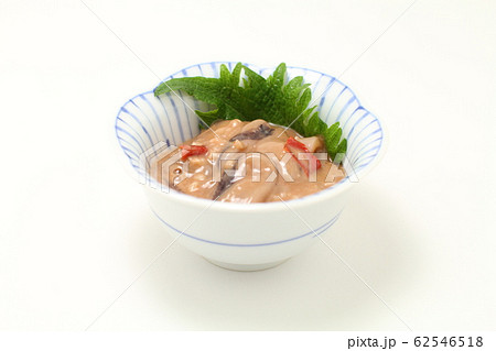 いかの塩辛、添加物無しの家庭の手作り、白バック 62546518