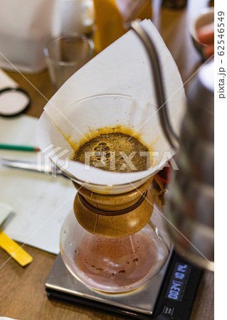 Alternative manual brewing of coffee on paper 62546549