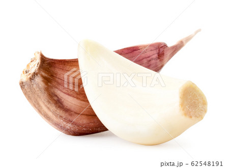 Garlic clove and peeled close-up on a white 62548191