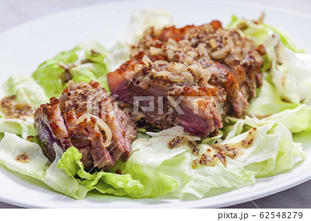 grilled duck breast with mustard sauce 62548279