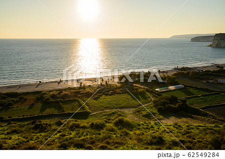 台地からみるキプロス島の夕日　夕暮れ　地中海 62549284