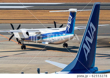 滑走路と飛行機 62553278