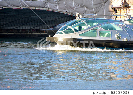 工事中の吾妻橋と観光船 62557033