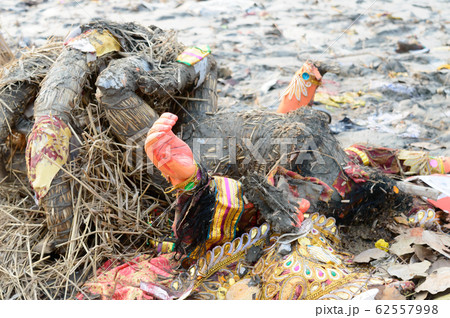 Close up hand of Durga Goddess idol after visarjans (immersions) at Ganges riverside. 62557998