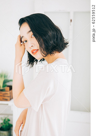 若い女性 ヘアスタイル ショートボブ 若い女性 ヘアスタイル ショートボブ 62559512