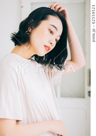 若い女性 ヘアスタイル ショートボブ 若い女性 ヘアスタイル ショートボブ 62559523