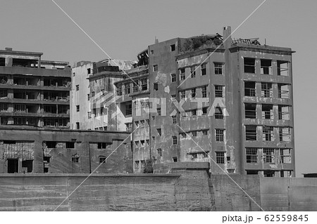 軍艦島　モノクロ　【長崎市】 62559845