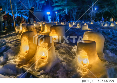 日本の冬 秋田 横手のかまくら  62568359