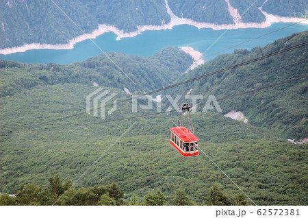 立山ロープウェイと黒部湖　富山県中新川郡立山町 62572381