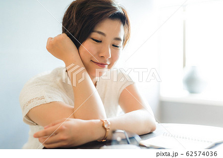 女性 ポートレート 女性 ポートレート 62574036