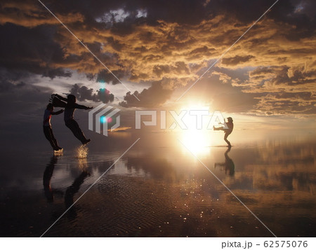 ウユニ塩湖 62575076