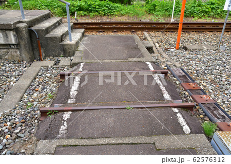 大糸線と姫川と国道148号線の風景 大糸線と姫川と国道148号線の風景 62576312
