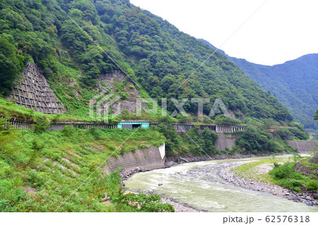 大糸線と姫川と国道148号線の風景 大糸線と姫川と国道148号線の風景 62576318