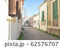 地中海の町並み　ラルナカの路地裏　キプロス島 62576707