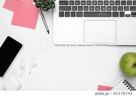 Flat lay, mock-up. Feminine home office workspace, copyspace 62576745