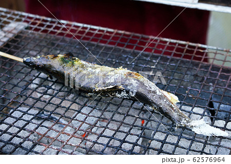 鮎 アユ あゆ 焼き魚 渓流 釣り 川床 魚介 美味しい 川魚 塩焼き 食べ物 魚の写真素材