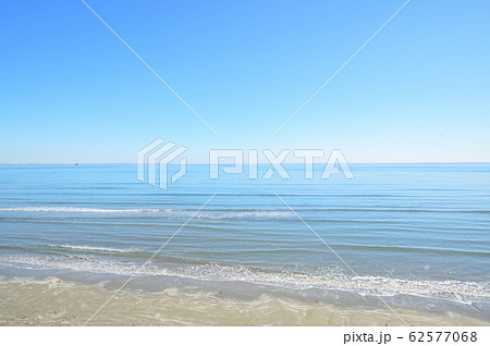 青空の砂浜と地中海 キプロス島 青空の砂浜と地中海 キプロス島 62577068
