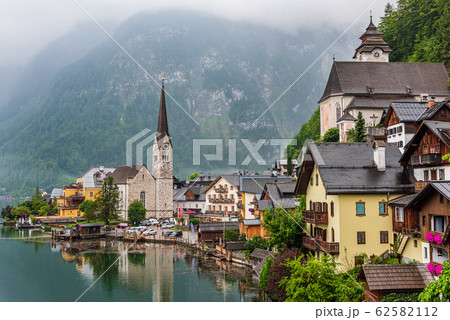 Hallstatt village in Salzkammergut Hallstatt village in Salzkammergut 62582112