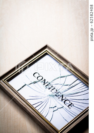 CONFIDENCE コンフィデンス 信頼 自信 62582408