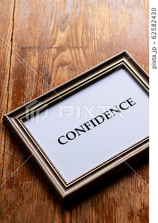 CONFIDENCE コンフィデンス 信頼 自信 62582430
