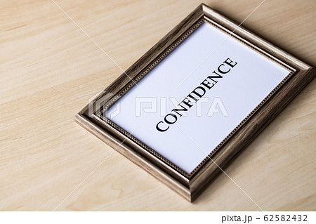 CONFIDENCE コンフィデンス 信頼 自信 62582432