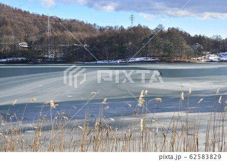 一面に凍結した聖湖 一面に凍結した聖湖 62583829