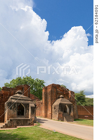 ミャンマー_タラバー門 62584091