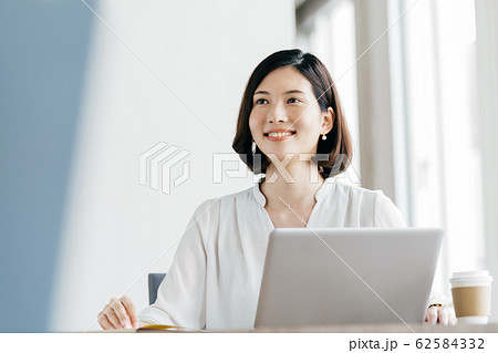 ビジネスシーン カジュアル ビジネスシーン カジュアル 62584332